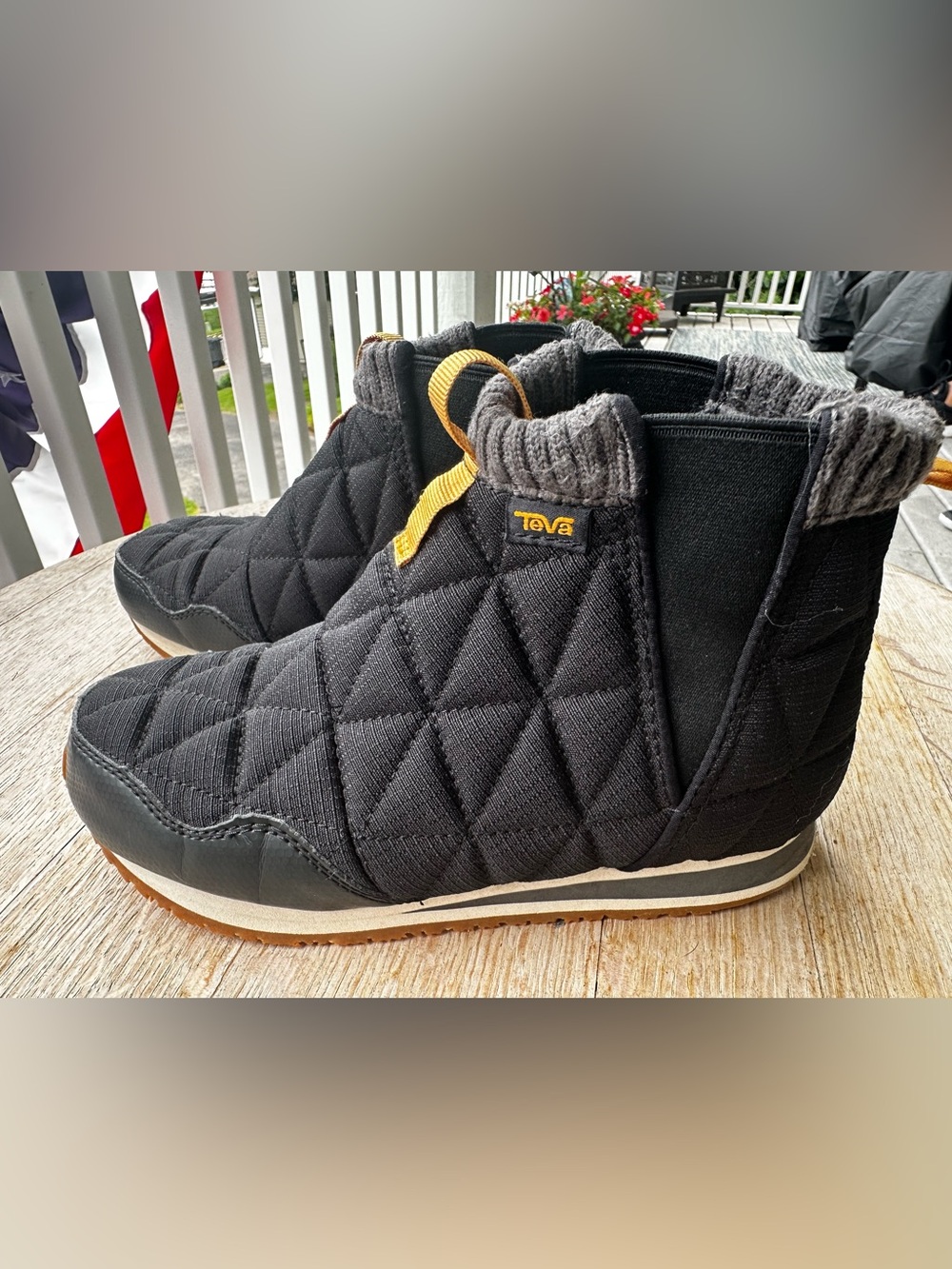 Teva Ember Womens Size 5 Black Quilted Slip-On Ankle Boots | Cozy Outdoor Shoes - Picture 3 of 14